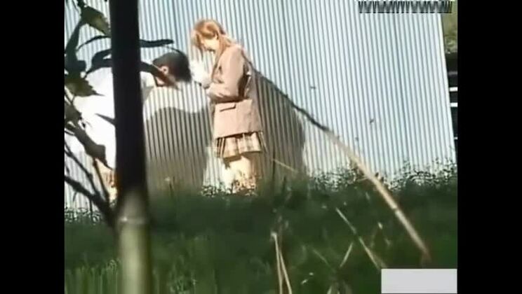 信じられないほど美しいアジア人女性が、自身のフェティッシュな夢を体現する