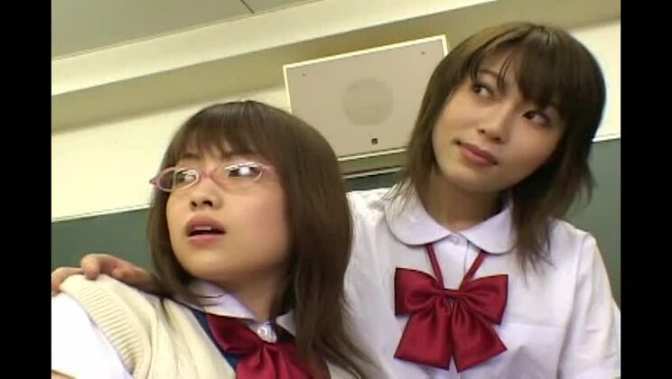 青山みなみ、水菜杏里、浅岡マリンが出演するポルノ女優セックスビデオ