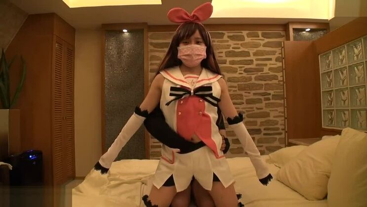 平胸の東洋の尻軽女がコスプレXXX映画に参加