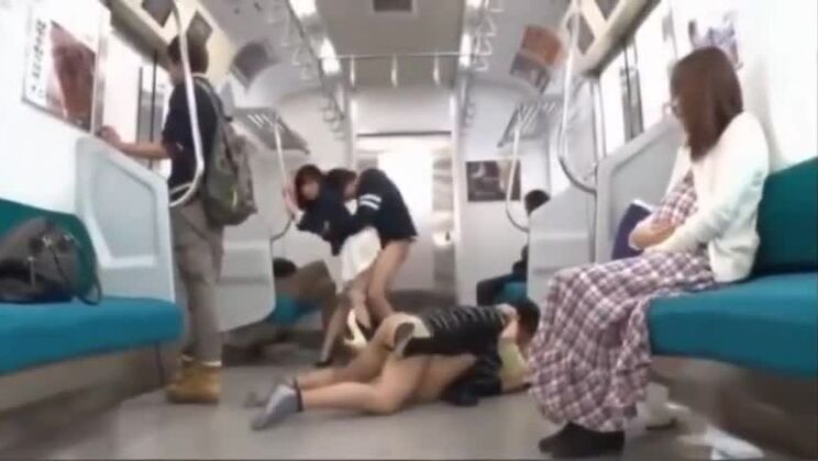 眩しい日本人女性