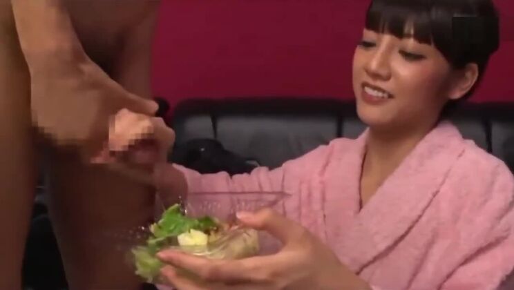 シュガーオリエンタルレディが顔に大量の精液を浴びる