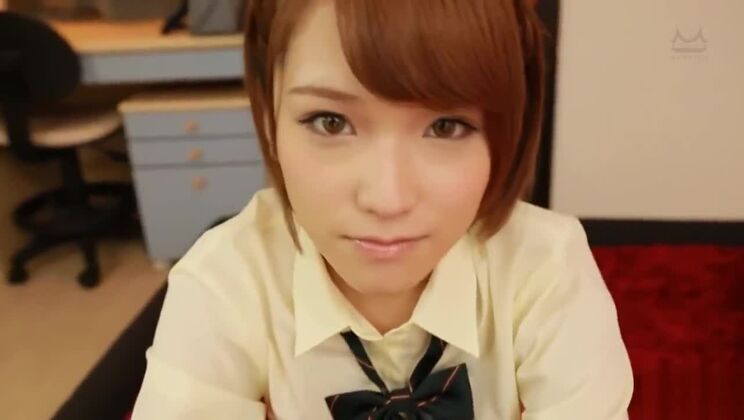 魅力的なアジア人ビッチがフェティッシュセックスビデオに出演