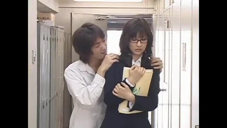 美しい日本人売春婦が乱交パーティーに参加