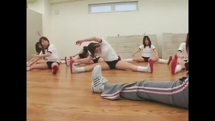 上品な東洋人ギャルがぶっかけ映画に登場