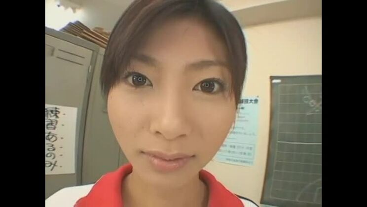 ハンサムな日本人熟女、鈴鹿りん