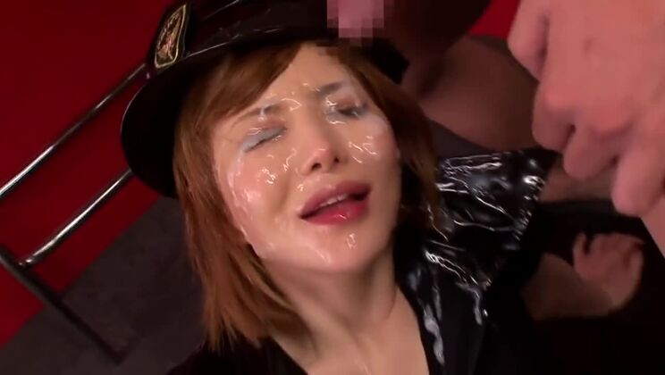 おしゃれなアジア人少女はぶっかけに夢中