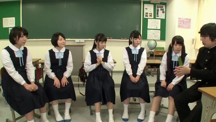 公共の場所にいたハンサムな日本人女性