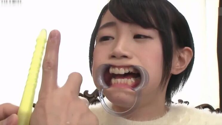 天国のようなアジアのハジーはフェチを楽しむのが好きです