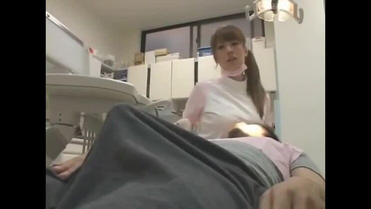 変態的なセックス映画に登場する信じられないほど魅力的な東洋の娼婦