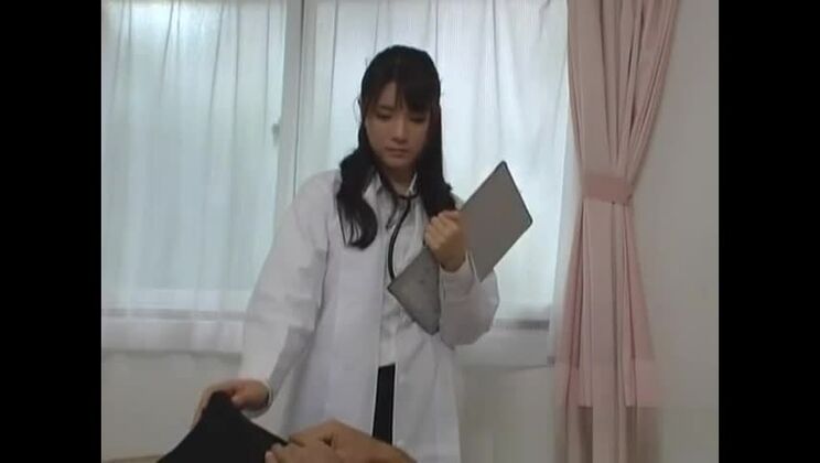 上品な東洋の尻軽女が、きわどいセックス映画に登場