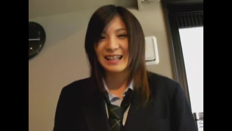 ビッチ 無料の足フェチポルノの魅力的な日本人彼女秋元美優