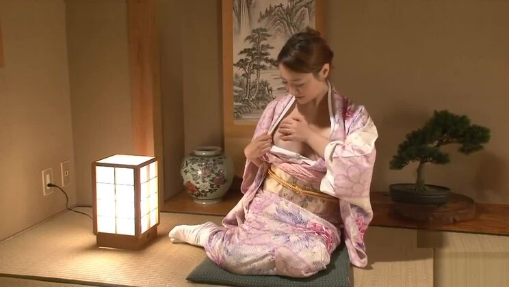 アマチュアの楽しい時間を過ごす日本の売春婦を喜ばせる