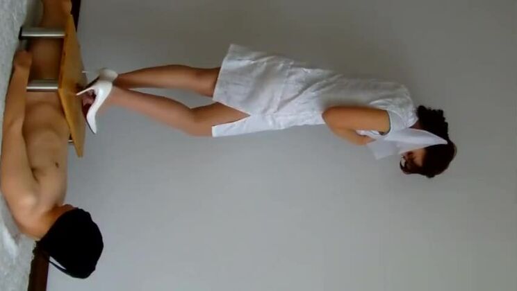 素晴らしい小さなおっぱいの日本の女の子が素晴らしいフェチポルノ