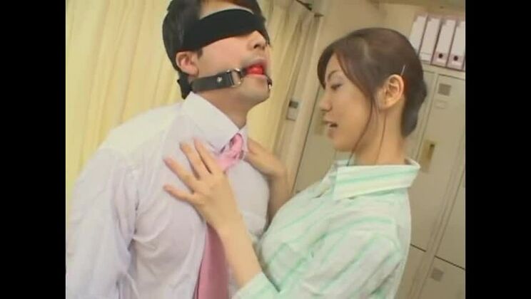 興奮した大人の映画のオーガズム関連：顔射、可愛い子を見てみよう