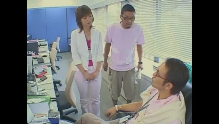 最高の屋外、潮吹きJAV映画に登場する信じられないほど美しい日本人少女、南沙羅