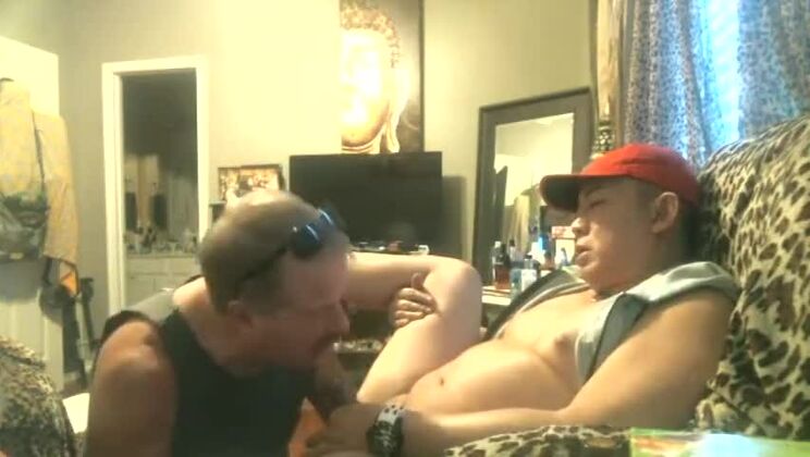 おじいちゃんもチンポと精液が欲しいんだよ :)