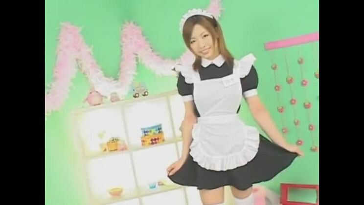 驚くほどセクシーなランジェリー姿の日本人少女、河合かなの巨乳JAVビデオ