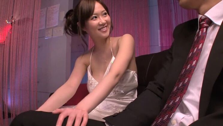 信じられないほど淫乱な日本人女性が、興奮した手コキと巨乳のJAVビデオに出演