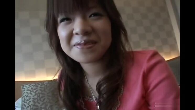 素晴らしい日本のビッチが興奮した手コキをする、アマチュアJAVシーン