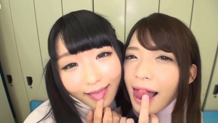 射精のフィナーレで終わる最高の三人組アクション