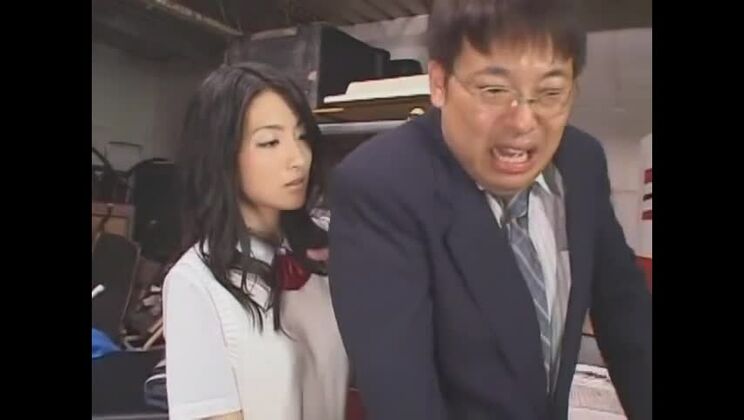 クレイジーな日本人売春婦、天海​​玲が出演する驚異のガールフレンドJAV映画