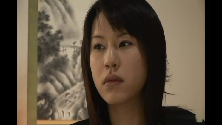 さくらは、フェラチオと中出しをする主婦を演じます。