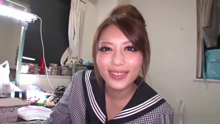 キューティーがディープスロートのフェラチオをする