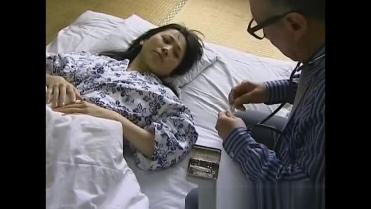 ホットなアジア美女が熟女セックスをするパート3