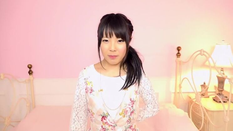 驚くほど痩せた日本のクレイジーなビッチ、ティーンのJAV映画