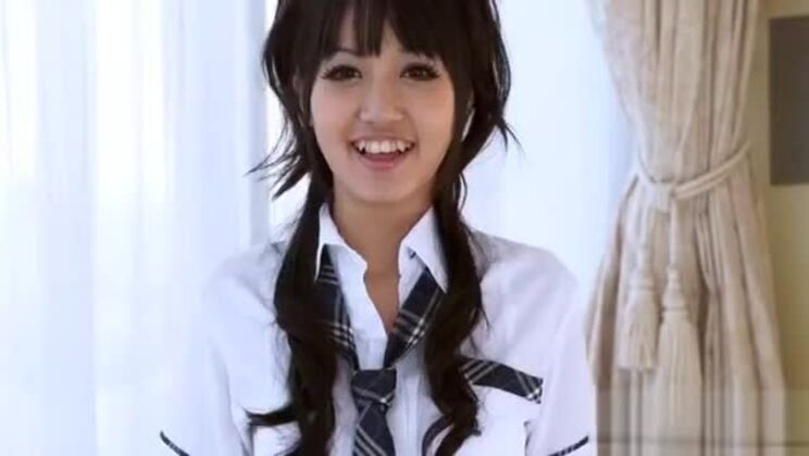 10代の少女が2本のペニスで濡れたおまんこになる