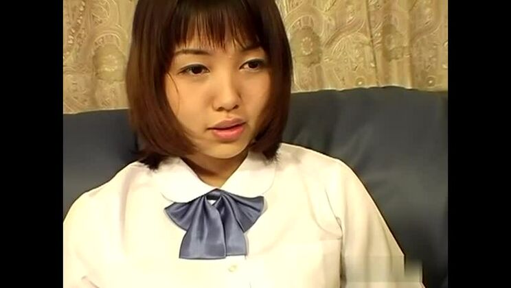 クレイジーな日本の尻軽女が、無修正の素晴らしいJAV女子大生映画に登場