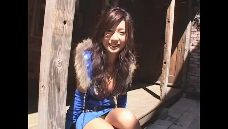 素晴らしい日本人モデル、マリーナが出演する、驚異のカップル、POV JAV映画