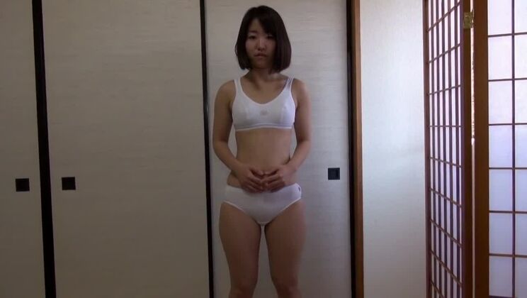 クレイジーHDのティーンJAVシーンに登場する素晴らしい日本人女の子