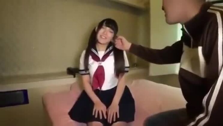 変態アジア人ティーンと彼女のセックス玩具