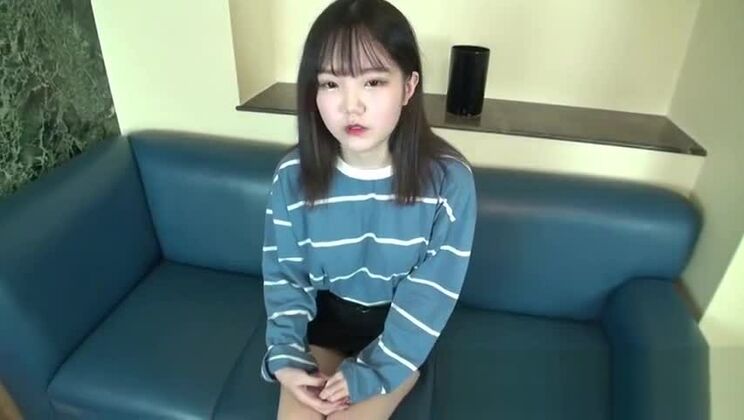 小柄な日本人ティーンエイジャーの女の子、初めてのキャスティング パート1