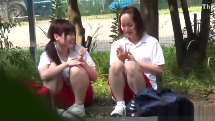 いたずら好きなアジア人フィンガリング