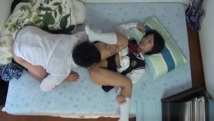 タイトなアジア系ティーンのハードコアセックス