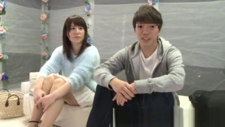 日本人アジア人ティーンカップルポルノゲームグラスルーム32