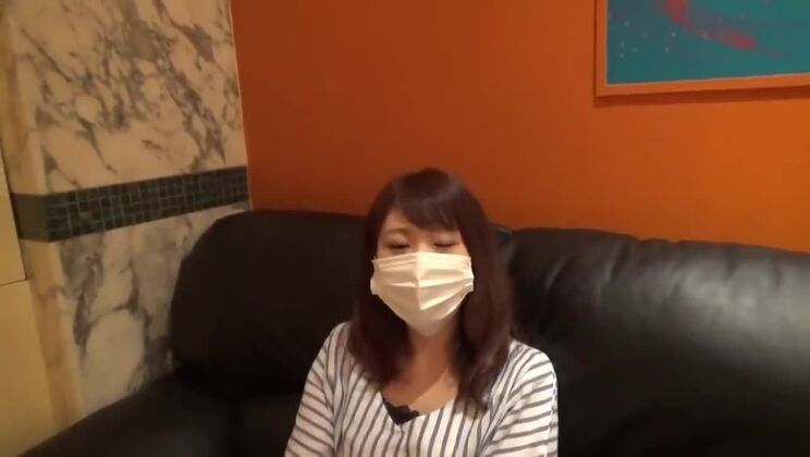 日本の純粋なティーンエイジャーが初めて見知らぬ人とセックスする