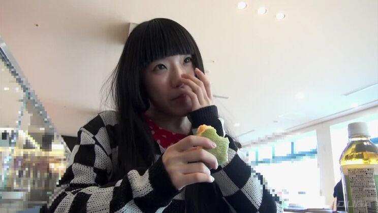 素晴らしいHD画質のストッキングJAV映画に登場するクレイジーな日本人モデル