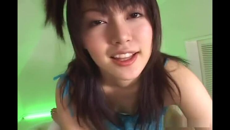 可愛いビッチのアイが気持ちいいフェラチオをしてくれる