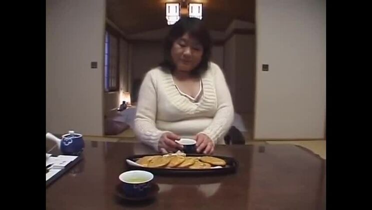 新作JAVクリップショーに登場する独占的な日本人ビッチ