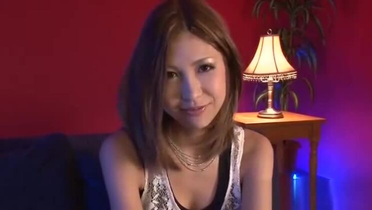 刺激的なアジア人女性の快感