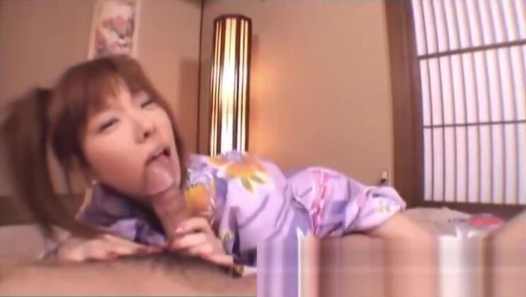 日本の女子高生が激しくファックされ、オーラルセックスをした