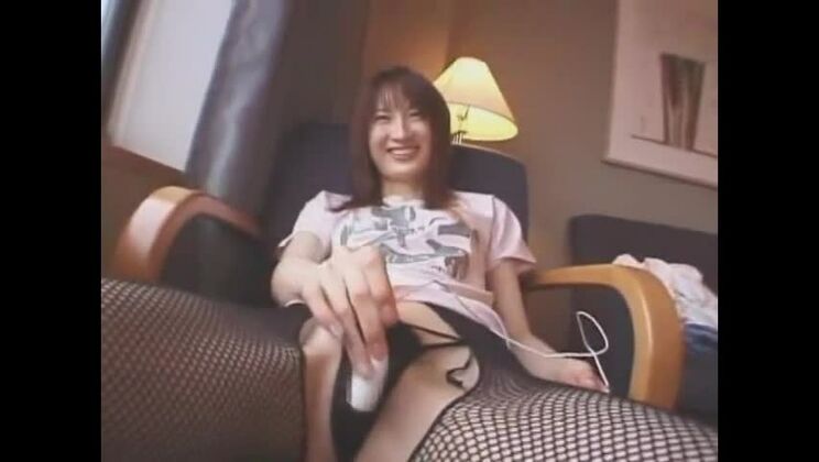 驚異のアマチュア、フェチJAVビデオに登場する最もホットな日本人ビッチ
