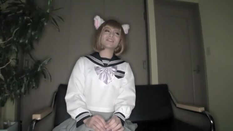 クレイジーな日本人少女が信じられないアジア人男性とJAVシーンでセックス