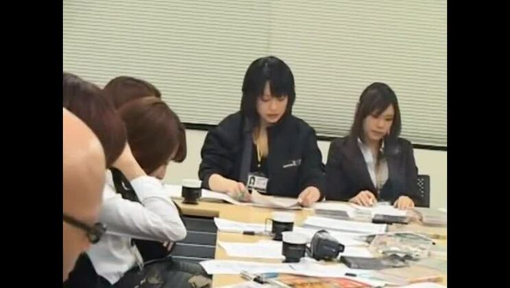 に登場 クレイジーな日本の売春婦 桜庭彩、麻生美咲、中条美香が「ホーニー秘書、フィンガリング」JAVシーンに