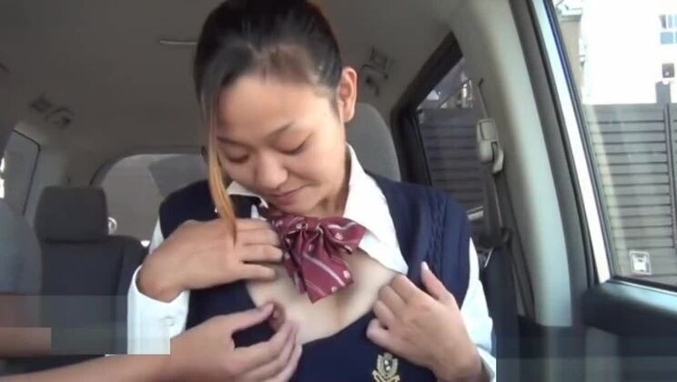 アジアの女子高生がファックされる