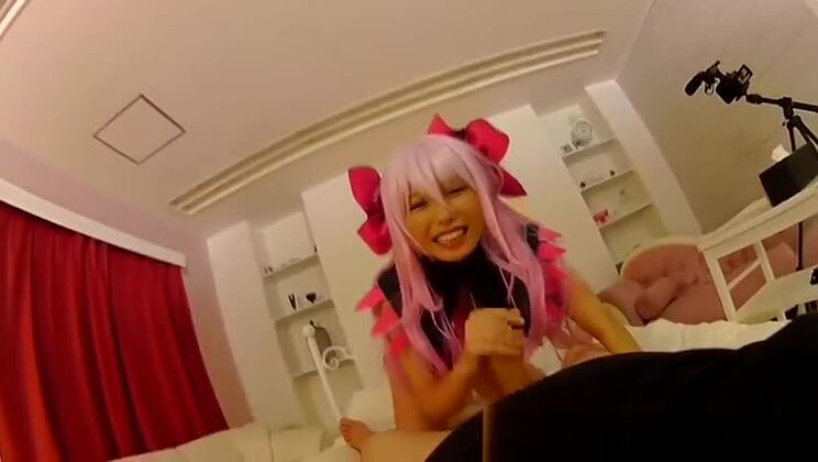 ワイルドなプリンセスが裸体を披露