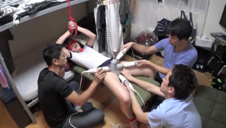 最もホットなフェティッシュ、グループセックスのJAVクリップに登場する最高の日本人美女